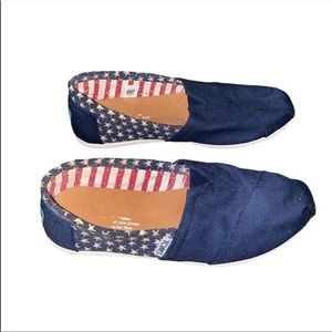 Toms Women’s Classic Navy‎ Stars and Stripes Slip On Shoe Size 5.5